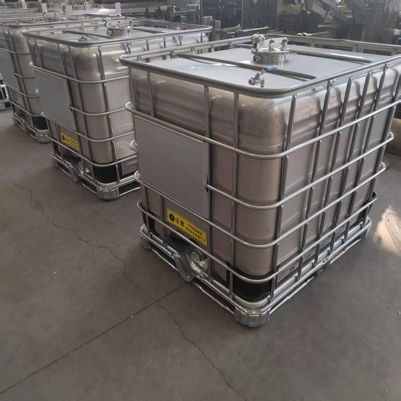 ibc2.jpg - ​Stainless Steel IBC Tank | https://bulk1000.com